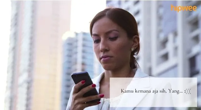 10 Hal Lucu Tapi Juga Ngeselin yang Cuma Dialamin Pasangan LDR. Dari Mulai Sering Nangis Tanpa Alasan Sampai Lupa Wajah Pasangan 14