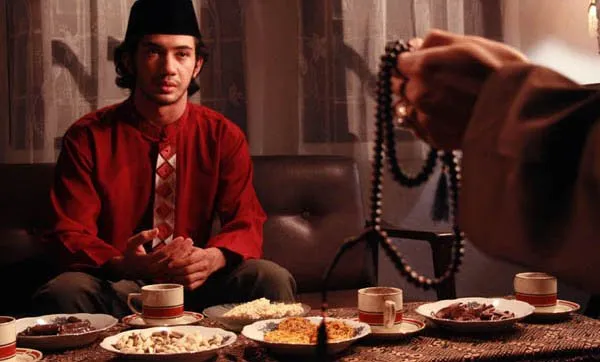 Aktor Terbaik Indonesia Saat Ini: Reza Rahadian. Film-Film Ini Jadi Buktinya! 19
