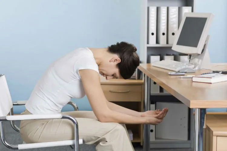 Agar Tubuh Tetap Prima, Ini 12 Gerakan Yoga yang Bisa Kamu Praktikkan Di Kantor 14