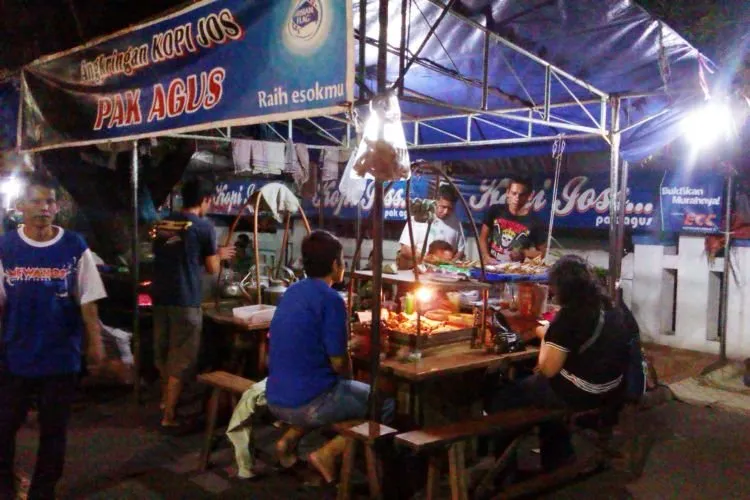 Jogja Tercipta dari Rindu, Pulang dan Angkringan. Siap-siap Kamu Bakal Hujan Kenangan! 8