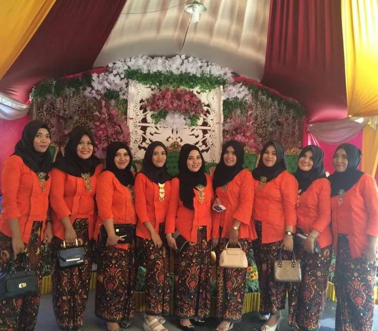 11 Model Kebaya Kutu Baru Modern Hijab 19