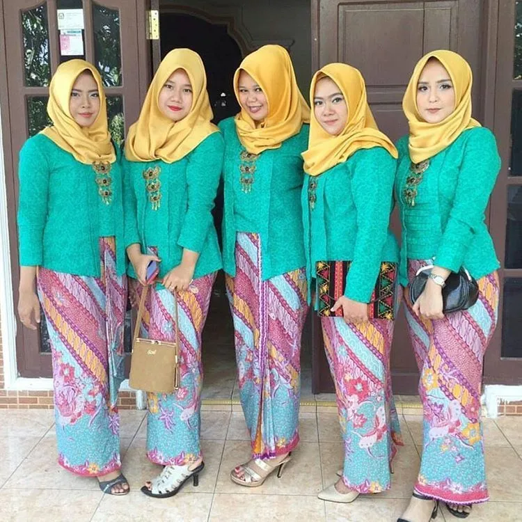 11 Model Kebaya Kutu Baru Modern Hijab 20
