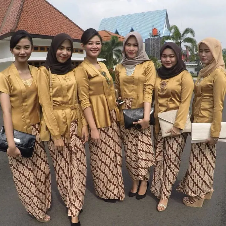 11 Model Kebaya Kutu Baru Modern Hijab 14