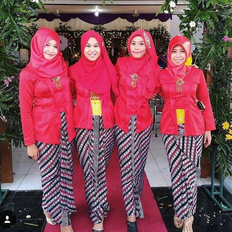 11 Model Kebaya Kutu Baru Modern Hijab 21