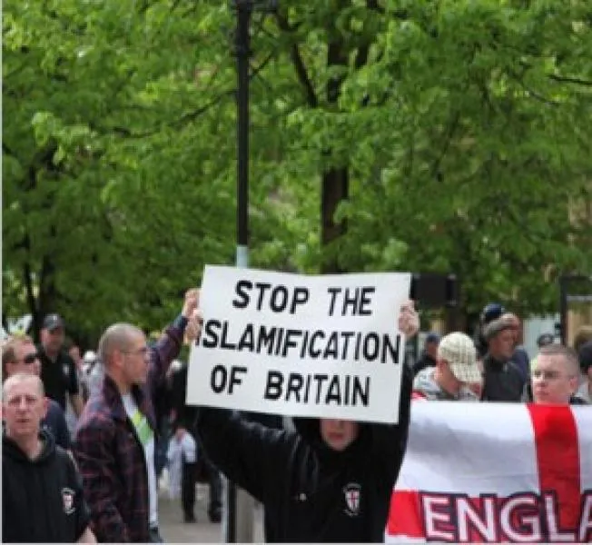 Dilantik Sebagai Wali Kota Muslim Pertama di London, Sadiq Khan Terpaksa Bawa Al-Quran Sendiri. 7