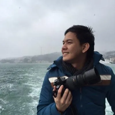 Salah Kalau Dikira Semua Seleb Cuma Modal Tampan, 6 Artis Cowok Ini Bisa Diadu Otak dan Semangatnya! 8
