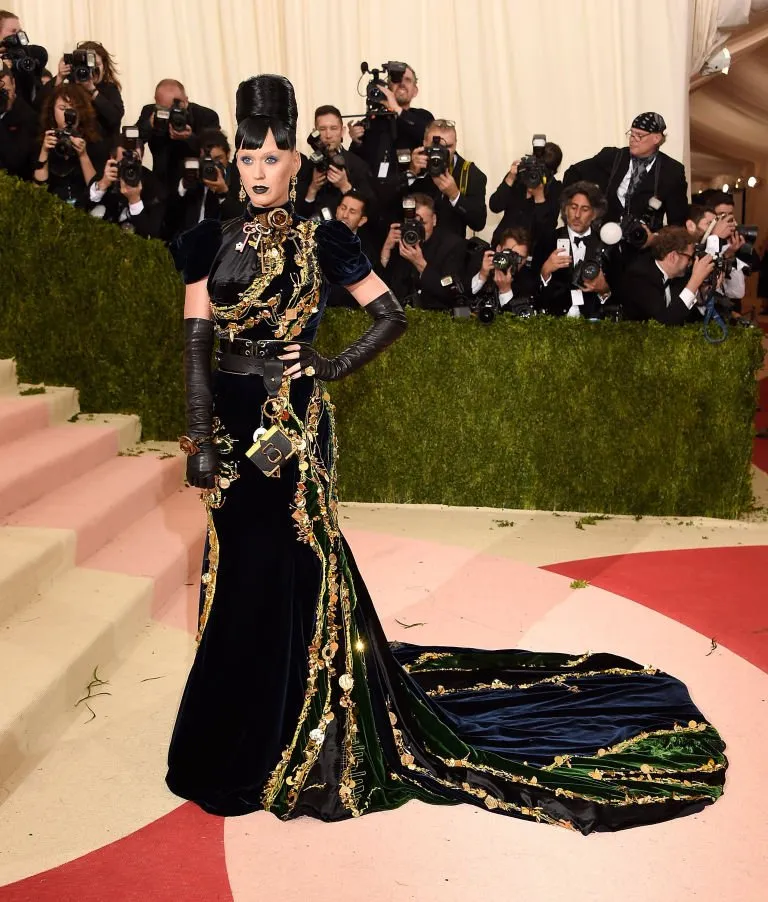Ketika Fashion Bertemu Teknologi di Met Gala 2016. Intip Keunikan Gaun Para Selebriti Dunia Ini 9