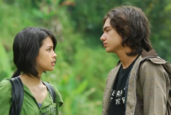 Dear Pejuang LDR yang Harus Sabar Menanti, Tabahkan Hati Dengan 9 Film Ini! 15