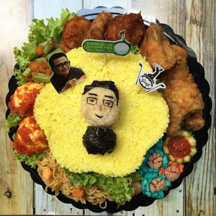 Ngasih Kue Tart Sudah Terlalu Biasa? Pilih Nasi Tumpeng Saja Sebagai Penggantinya! 23