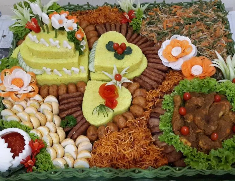 Ngasih Kue Tart Sudah Terlalu Biasa? Pilih Nasi Tumpeng Saja Sebagai Penggantinya! 24