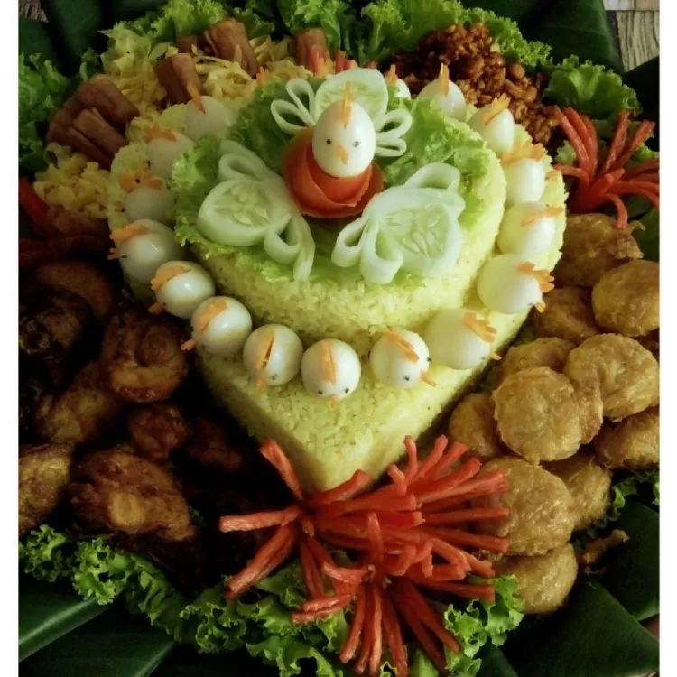 Ngasih Kue Tart Sudah Terlalu Biasa? Pilih Nasi Tumpeng Saja Sebagai Penggantinya! 28