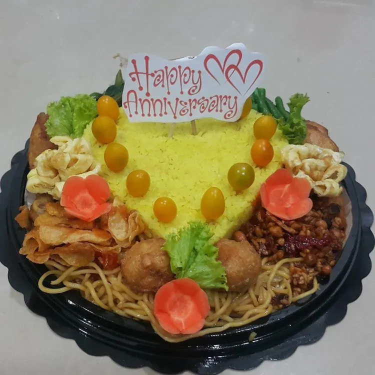 Ngasih Kue Tart Sudah Terlalu Biasa? Pilih Nasi Tumpeng Saja Sebagai Penggantinya! 16