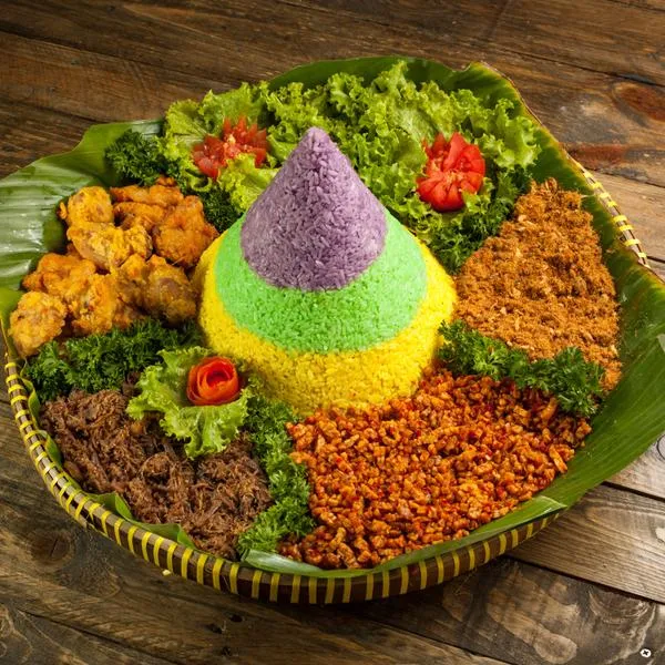 Ngasih Kue Tart Sudah Terlalu Biasa? Pilih Nasi Tumpeng Saja Sebagai Penggantinya! 21