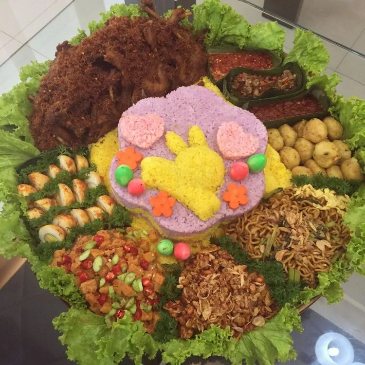 Ngasih Kue Tart Sudah Terlalu Biasa? Pilih Nasi Tumpeng Saja Sebagai Penggantinya! 22