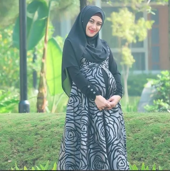 8 Inspirasi Hijab Menutup Dada a la Selebgram. Tetap Bisa Stylish Tanpa Repot 7