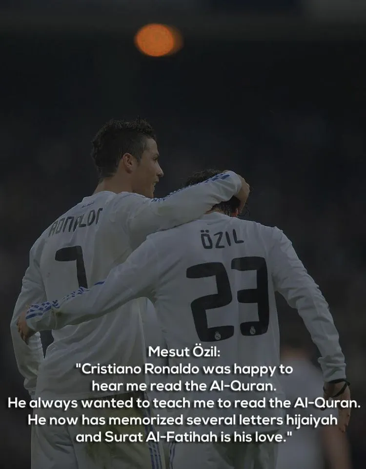 Mesut Ozil Umrah. Cek Yuk Bagaimana Sepak Bola dan Tato Pun Nggak Bikin Dia Lupa Ibadah Lainnya. 9