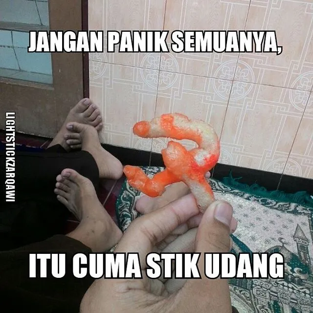 Setelah Lihat 15 Meme Ini, Yakin Masih Parno sama Lambang Palu dan Arit? 25