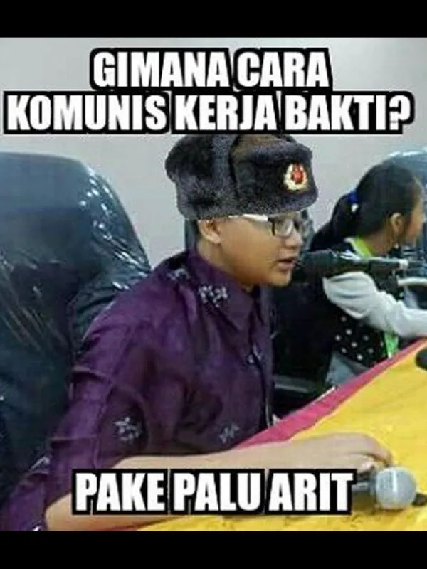Setelah Lihat 15 Meme Ini, Yakin Masih Parno sama Lambang Palu dan Arit? 26