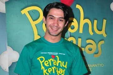 Aktor Terbaik Indonesia Saat Ini: Reza Rahadian. Film-Film Ini Jadi Buktinya! 27