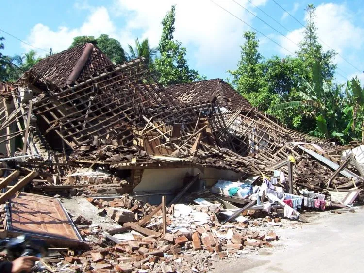 Memperingati 10 tahun Gempa Jogja, Sudahkah Kamu Melupakan Tragedi Memilukan Itu? 15