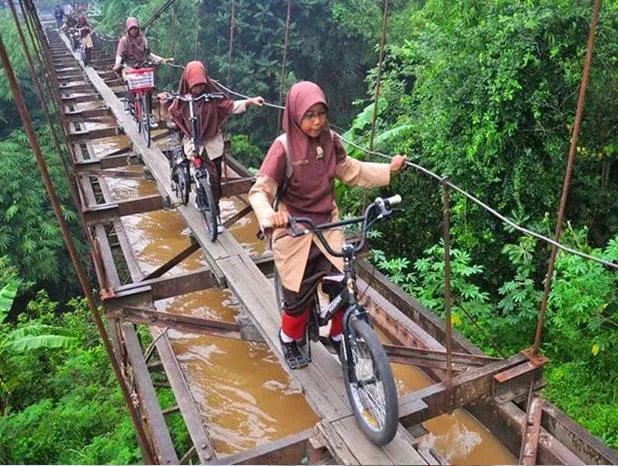 Ironi Pendidikan Indonesia yang Bikin Hati Sedih dan Marah. Kamu yang Hidup Enak, Masih Ngeluh Buat Sekolah? 15