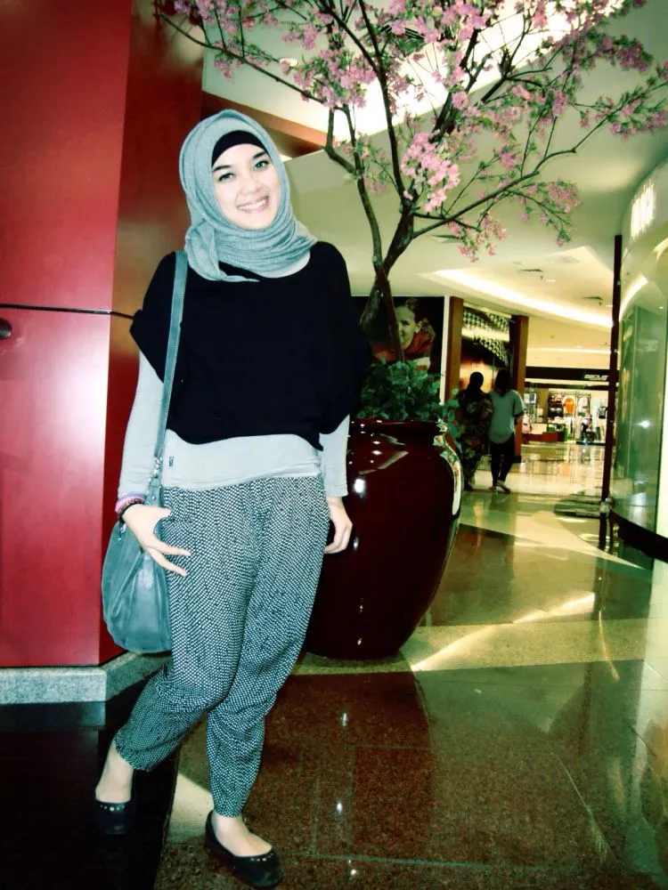 Crop Top Lagi Digemari Nih. Contek 12 Style Ini Agar Penampilanmu Sekeren Seleb! 22