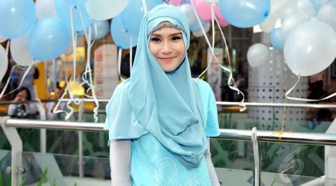 8 Gaya Hijab Polos VS Motif. Mana yang Cocok Dipakai Saat Kamu Ingin Tampil Kasual? 21