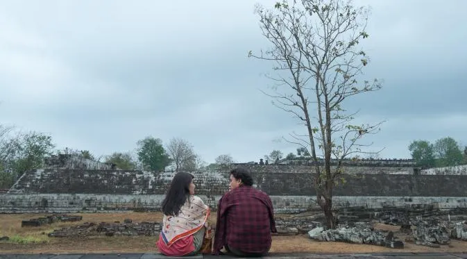 6 Inspirasi Pre Wedding Manis dan Nggak Begitu Mesra yang Bisa Banget Kamu Coba 8