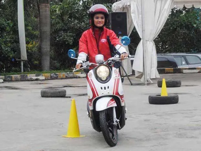 Simpel dan Gak Gengsian, 5 Alasan Milih Cewek yang Mau Naik Motor Buat Jalan-Jalan 6