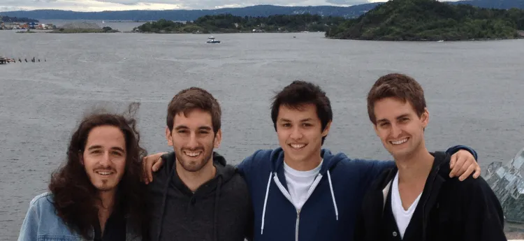 Pesan CEO Snapchat Evan Spiegel kepada Sarjana Muda: