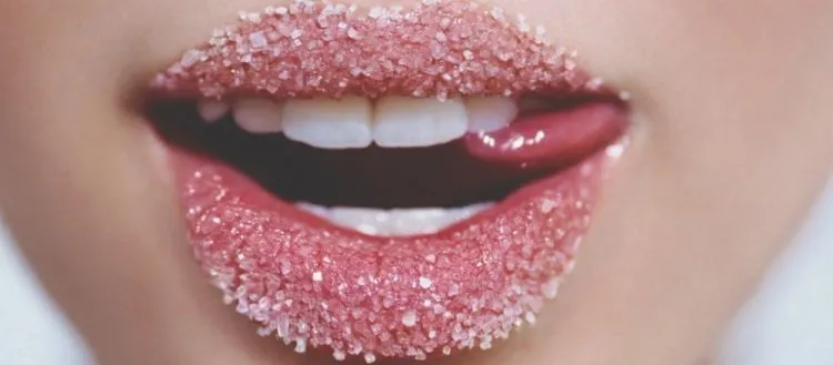 5 Cara Merawat Bibir Tebal, Biar Kelihatan Lebih Seksi dan Proporsional 11