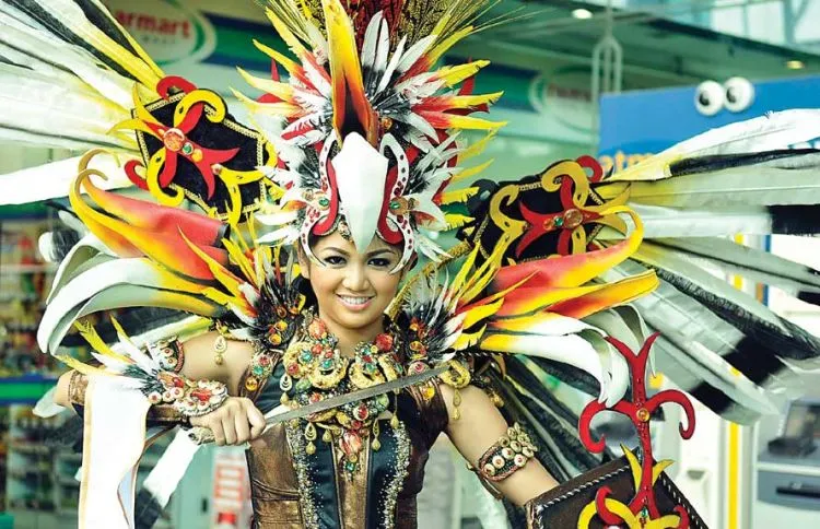 Putri Indonesia Pariwisata : Percuma Tinggi-tinggi Sekolah, Tapi Kalau Jalan-jalan Suka Nyampah! 7