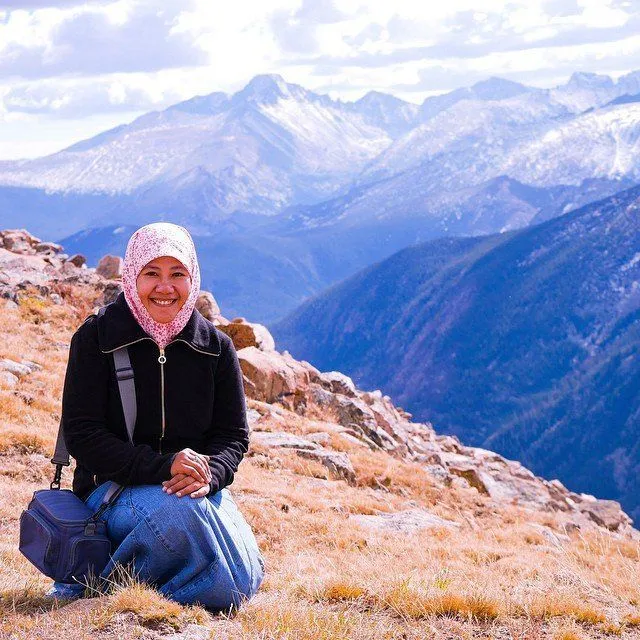 7 Tips Mendaki Gunung Pakai Rok dan Hijab Biar Kamu Makin Aman dan Nyaman! 9
