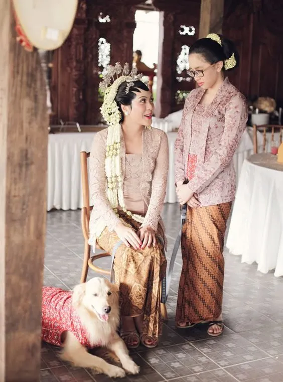 15 Kebaya Sederhana Ini Bisa Jadi Inspirasi Untuk Mempercantik Dirimu di Akad Nikah Nanti 27