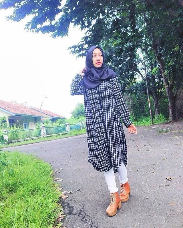 Supaya Auratmu Tertutup Sempurna, 10 Style Sepatu Boots Ini Bisa Kamu Terapkan 20