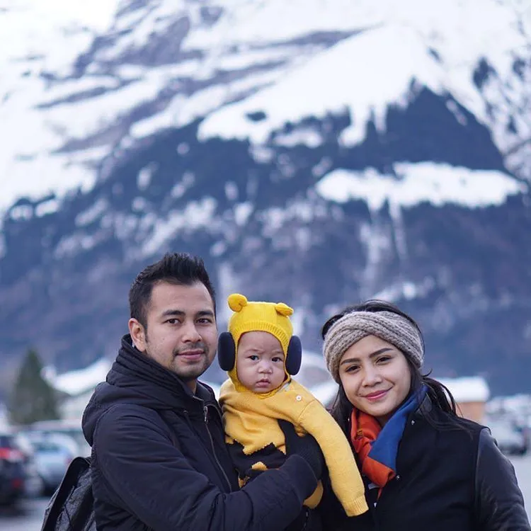 Bahagianya Raffi Ahmad - Nagita Slavina. Pose Unyu Menggemaskan dari Rafathar Ini Nggak Bikin Bosan! 32