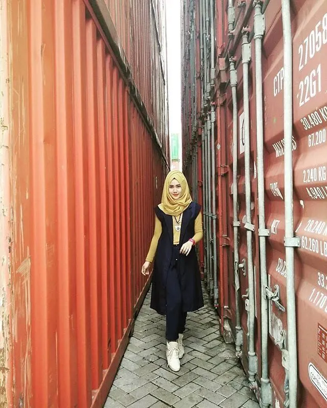 Supaya Auratmu Tertutup Sempurna, 10 Style Sepatu Boots Ini Bisa Kamu Terapkan 19