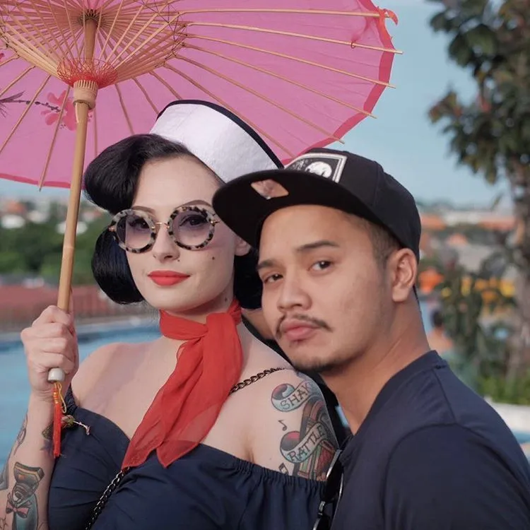 Ini Dia Claudia Adinda – Pacar Barunya Derby Romero yang Penampilannya Nyentrik Ala-Ala Vintage. 10