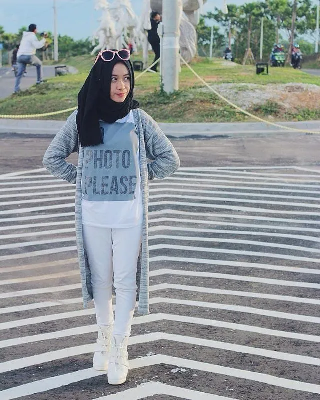Supaya Auratmu Tertutup Sempurna, 10 Style Sepatu Boots Ini Bisa Kamu Terapkan 18