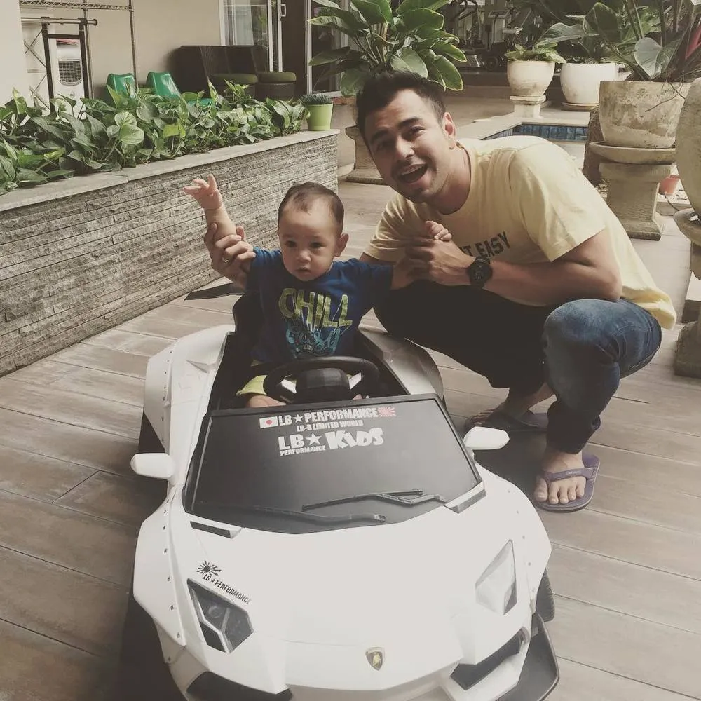 Bahagianya Raffi Ahmad - Nagita Slavina. Pose Unyu Menggemaskan dari Rafathar Ini Nggak Bikin Bosan! 23