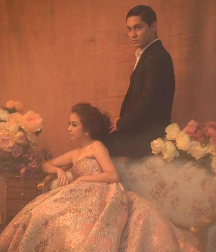 Intip Yuk Prewedding di Tengah Padang Ilalang Ala Samuel Zylgwyn dan Franda. Cakep! 10