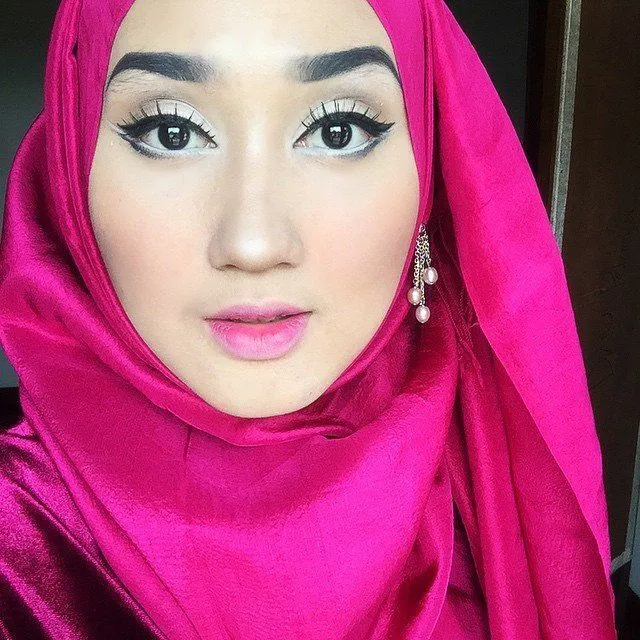 Intip Aksesoris Favoritnya Dian Pelangi, Yuk! Bisa Jadi Referensi Padupadan Tiap Hari 30