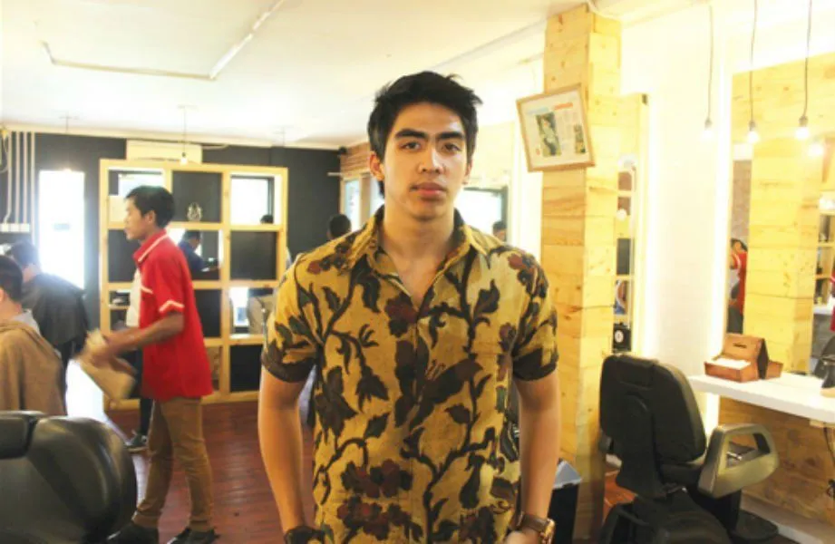Dari Bisnis Pangkas Rambut Pria, Emyranza Sukses Jadi Pengusaha di Usia Muda. Kamu Juga Bisa!