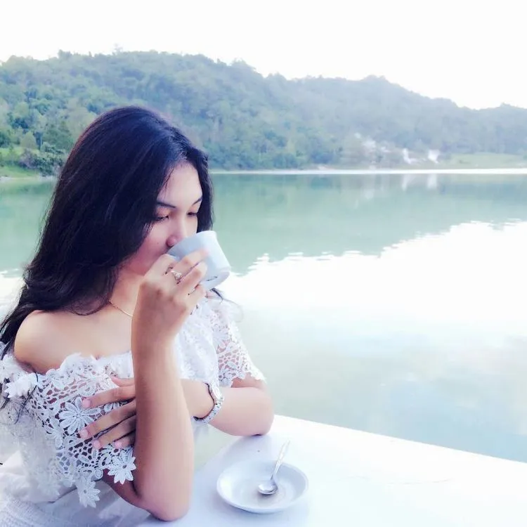 9 Destinasi Ini Nggak Cuma Indah, Namun Juga Menjanjikan Kecantikan Gadisnya yang Menawan 10