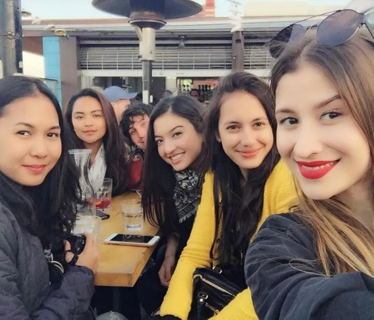 Kamu yang Jomblo Nggak Usah Berkecil Hati, Raline Shah yang Cantik Seutuhnya Aja Senasib Sama Kamu. 11