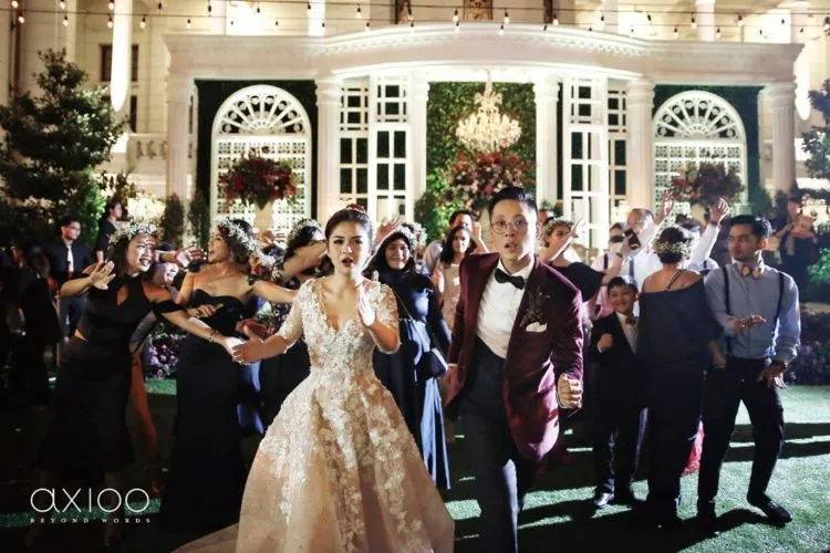 Simak Epiknya Foto Nikahan Plus Honeymoon Putri Titian dan Junior Liem Ini, Baper Tanggung Sendiri! 22