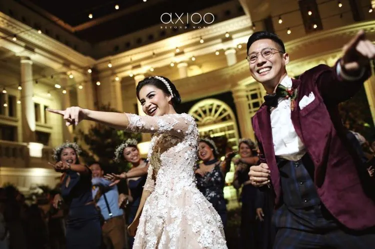 Simak Epiknya Foto Nikahan Plus Honeymoon Putri Titian dan Junior Liem Ini, Baper Tanggung Sendiri! 23