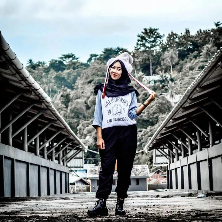 Supaya Auratmu Tertutup Sempurna, 10 Style Sepatu Boots Ini Bisa Kamu Terapkan 17