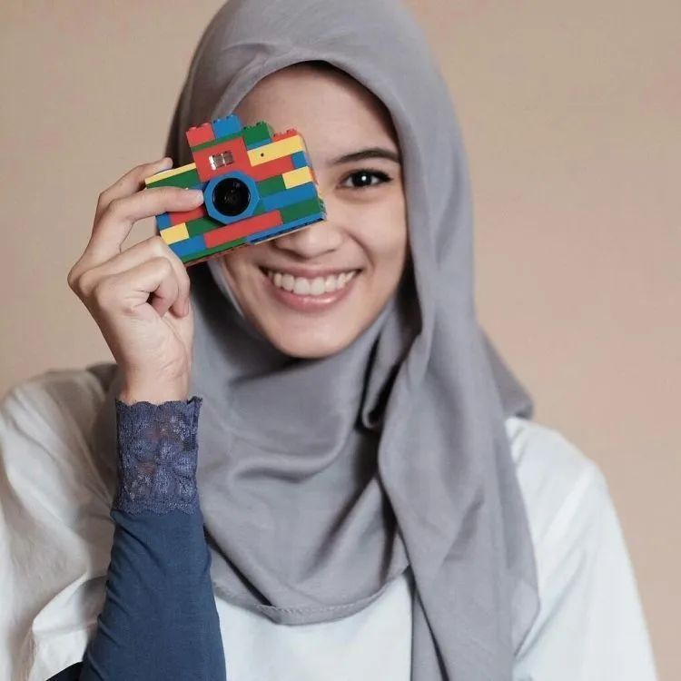 8 Gaya Hijab Polos VS Motif. Mana yang Cocok Dipakai Saat Kamu Ingin Tampil Kasual? 24