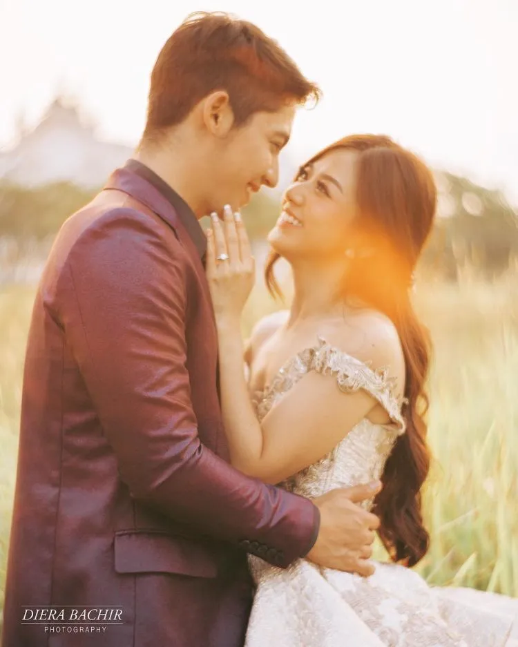 Intip Yuk Prewedding di Tengah Padang Ilalang Ala Samuel Zylgwyn dan Franda. Cakep! 7
